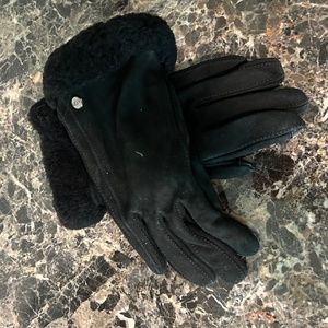 Medium-sized Ugg gloves, never used